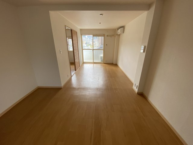 ブルーマウンテンの洋室