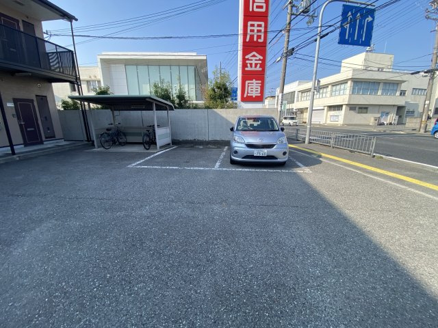 プレッソ新在家の駐車場