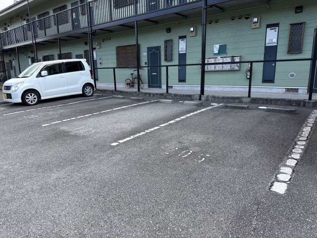 グリーンヒルズ大日の駐車場