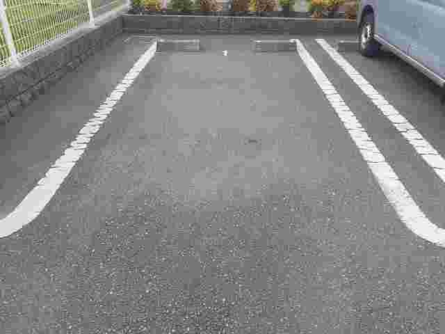 Ａｌｂａ　平岡の駐車場