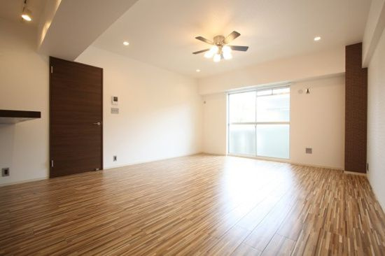 フラワーハイツの居間・リビング