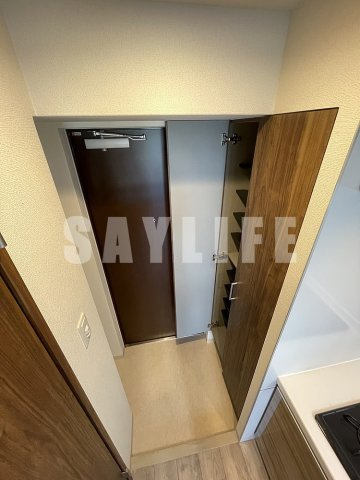 フォーリアライズ大阪ミッテの玄関