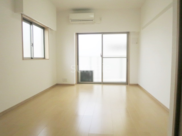 グロウワード東京Ｎｏｒｔｈアリビエの居間・リビング|洋室８．３帖の角部屋です☆