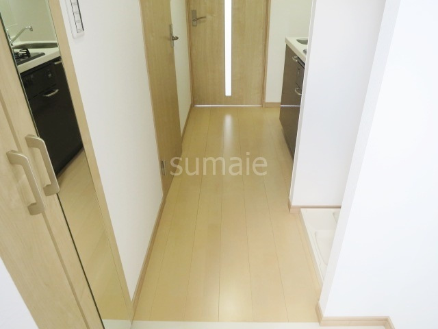 グロウワード東京Ｎｏｒｔｈアリビエの居間・リビング|廊下・キッチンスペースです☆