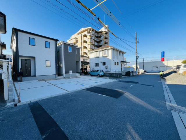 半田市北二ツ坂町2丁目11番4、11番5の前面道路含む現地写真