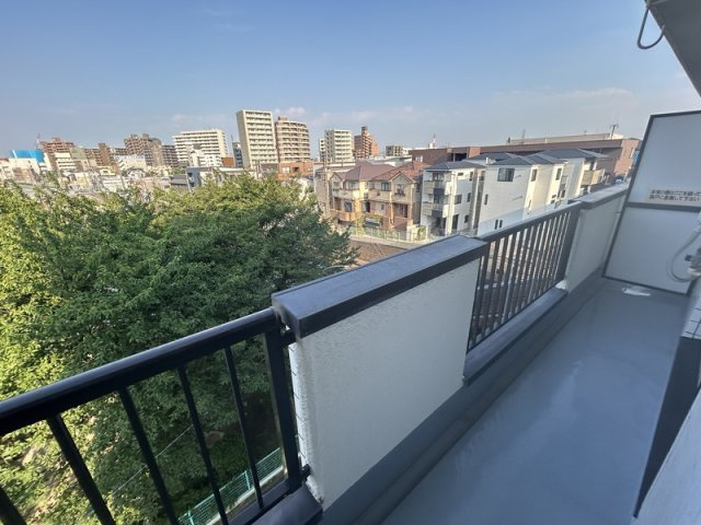 PLENDY南浦和のバルコニー