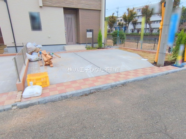 祝：成約済み　八王子市　上柚木　新築戸建ての駐車場|～仲介手数料無料☆八王子ひなた不動産～　八王子市上柚木　新築戸建て