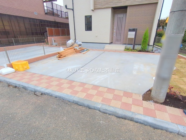 祝：成約済み　八王子市　上柚木　新築戸建ての駐車場|～仲介手数料無料☆八王子ひなた不動産～　八王子市上柚木　新築戸建て