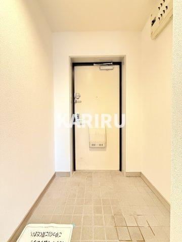 ロイヤル鶴見の玄関