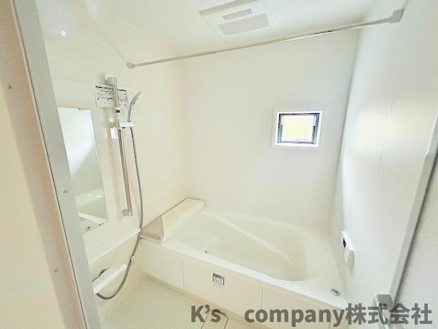 ◎藤沢市鵠沼海岸3丁目　新築戸建の浴室|白を基調とした清潔感のある浴室スペース◇