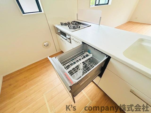 ◎藤沢市鵠沼海岸3丁目　新築戸建のキッチン|食器洗い乾燥機付きで家事の時短に役立ちます☆