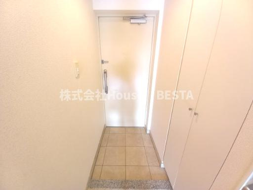 エスライズ新神戸の玄関