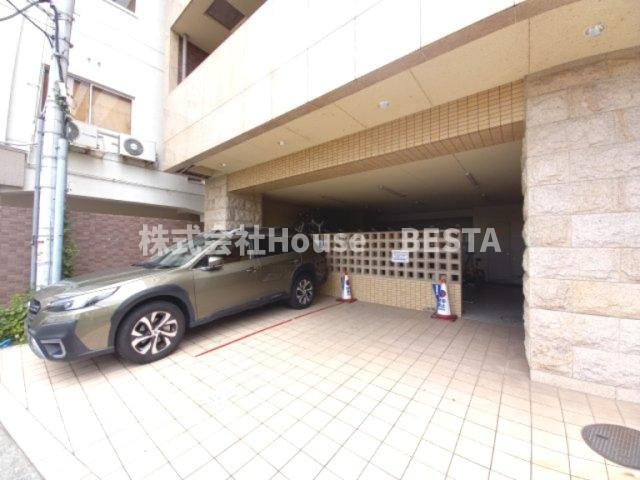 エスライズ新神戸の駐車場