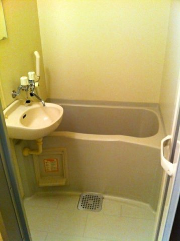 レオパレスツインズ加島弐番館の浴室|お風呂です