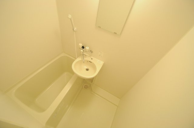 レオパレスメゾン　マドレーヌの浴室|コンパクトで使いやすいお風呂です