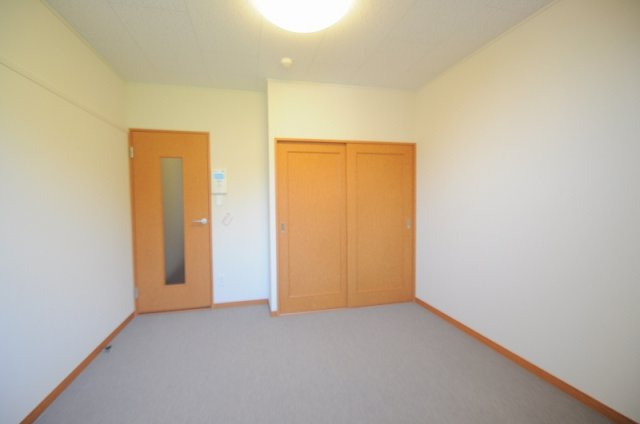 レオパレスメゾン　マドレーヌの居間・リビング|居間です