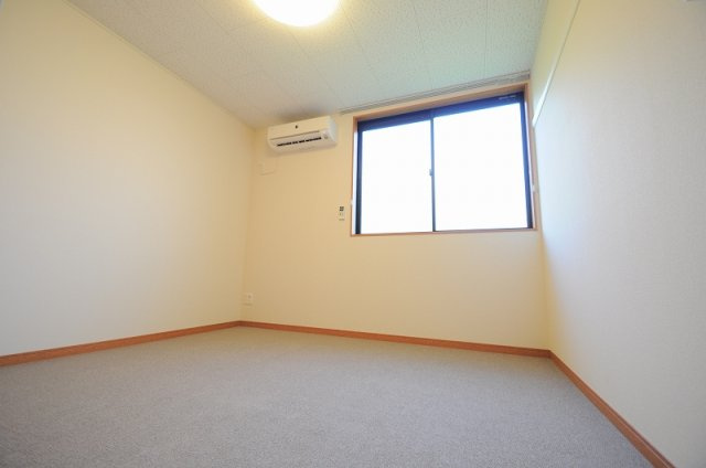 レオパレスメゾン　マドレーヌの寝室|寝室です