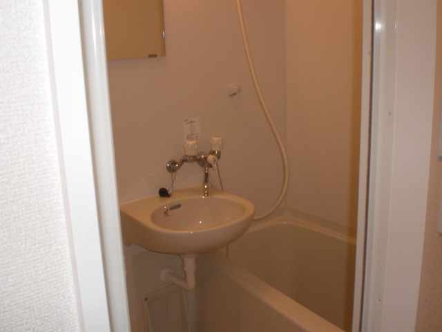 レオパレス三津屋北Ⅱの浴室|コンパクトで使いやすいお風呂です