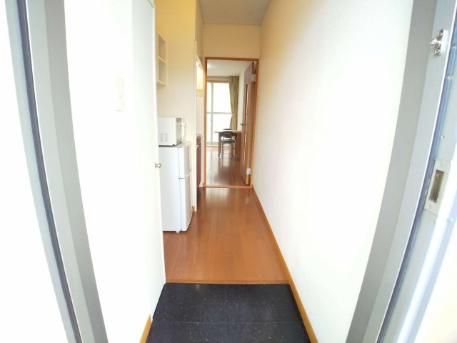 レオパレスベルローズの玄関|シンプルで使いやすい玄関です