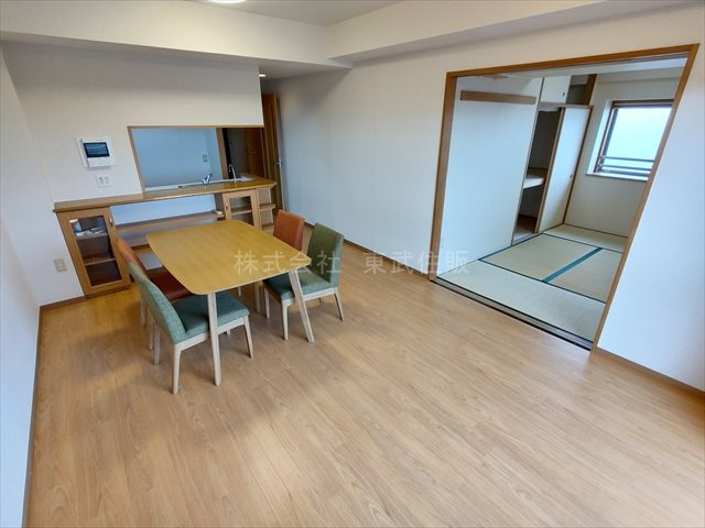 【居間・リビング】 | アステールふじみ野拾番館 | ゆったり過ごせる14.4帖のリビングです