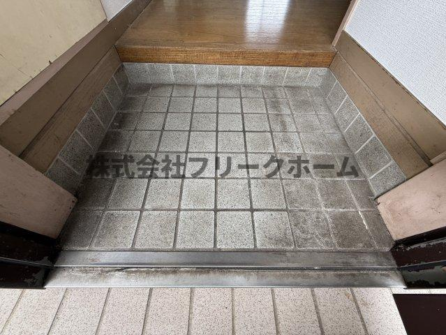 コアパレス常葉の玄関