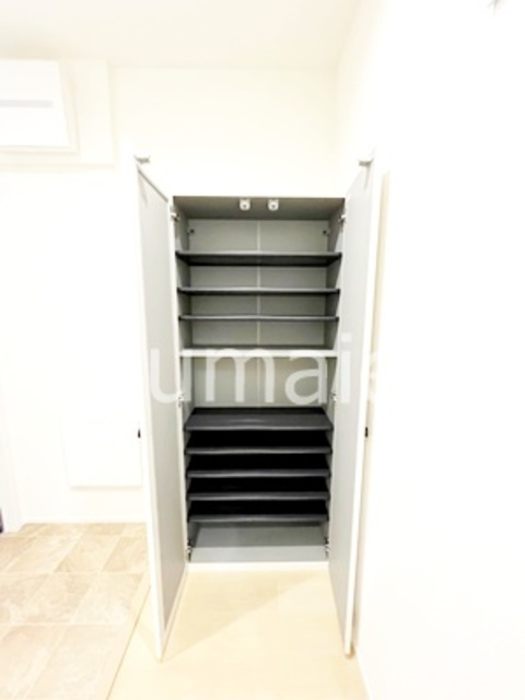 浦和区上木崎戸建の玄関|シューズボックス付き！