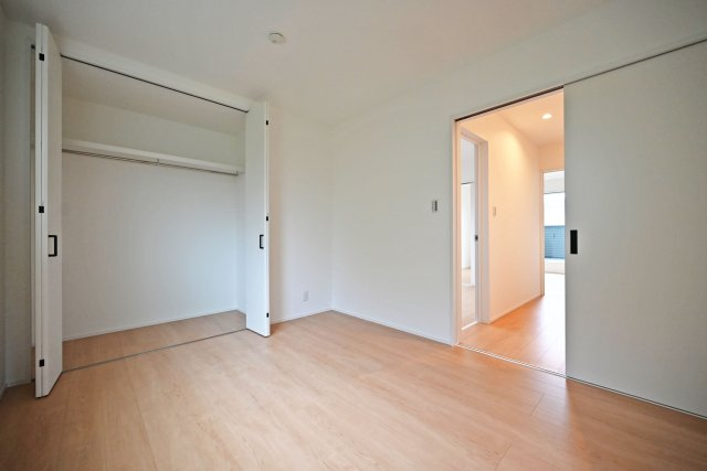 尼崎市大島1丁目新築戸建│南向き5LDK+駐車1台可の洋室|-洋室6帖(3F)-