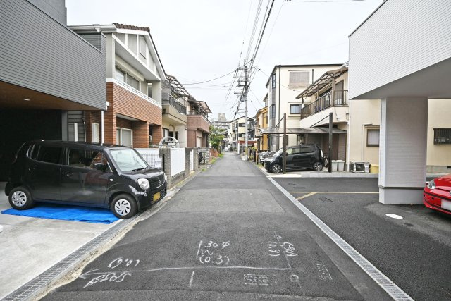 尼崎市大島1丁目新築戸建│南向き5LDK+駐車1台可の前面道路含む現地写真|前面道路は南側に約4.2ｍ幅です。