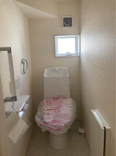 鹿沼市千渡　新築戸建8-3のトイレ