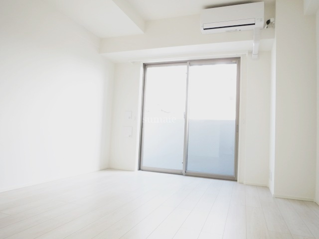 メイクスデザイン東十条の居間・リビング|8.2帖の明るい居室です☆