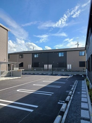 メゾン　ヴォロンテ　Ⅰの駐車場|車をお持ちの方に嬉しい駐車場付きの物件です