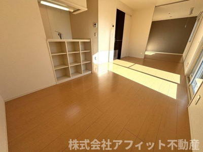 【居間・リビング】 | セジュール上野浦 Ⅳ | LDK12帖