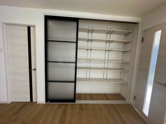  | シラハニテラス