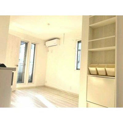 【居間・リビング】 | ソレイユ・Y | 二面採光で明るいお部屋♪