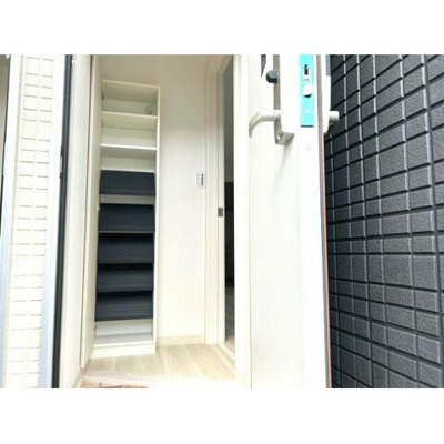 【玄関】 | ソレイユ・Y | シューズボックスで玄関すっきり♪