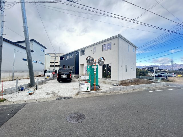 新築　高崎市大八木町第5　クレイドルガーデン　2号棟の駐車場|現地写真　駐車スペースは縦列駐車2台分可能です！
