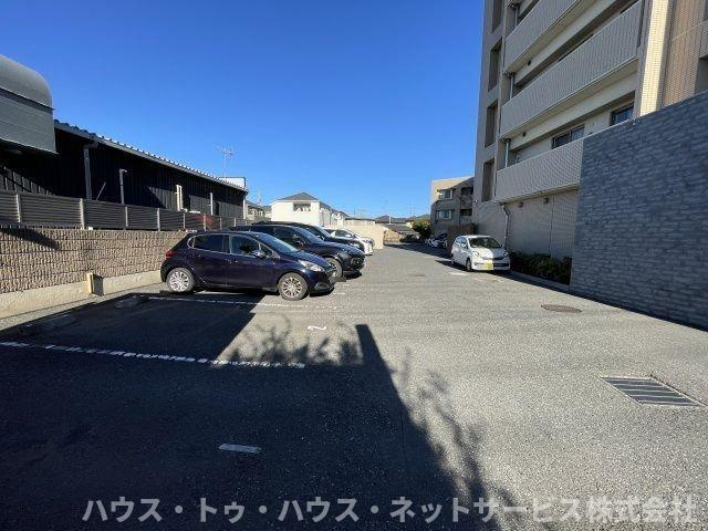 INSURANCE　BLDG.Ⅷの駐車場