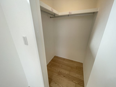 【収納】 | 沖縄市美里6丁目（全9棟）12号棟 | 12号棟　洋室6帖＋WIC付き♪