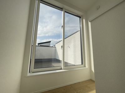 【バルコニー】 | 沖縄市美里6丁目（全9棟）12号棟 | 12号棟　スカイバルコニーへ続く扉♪