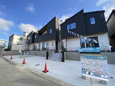 【外観】 | 沖縄市美里6丁目（全9棟）12号棟 | 12号棟　並列駐車2台完備♪