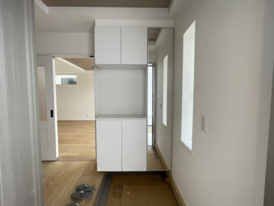 【玄関】 | 沖縄市美里6丁目（全9棟）12号棟 | 12号棟　十分な収納付き玄関♪