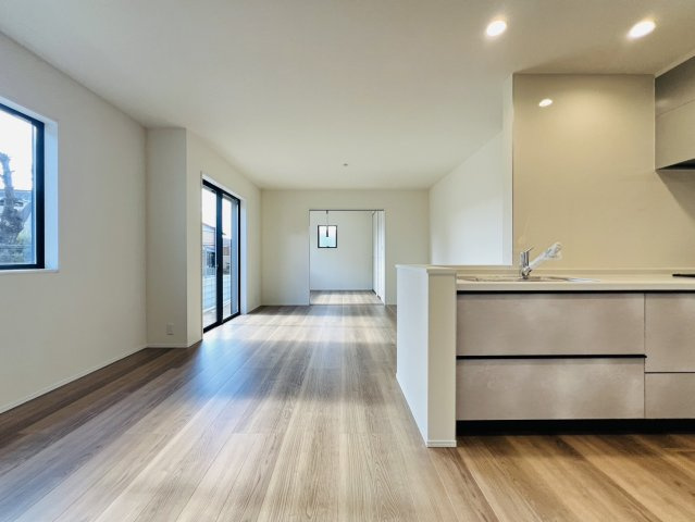 高浜市呉竹町7丁目7-14の前面道路含む現地写真