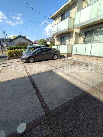 エクラージュ豊川の駐車場