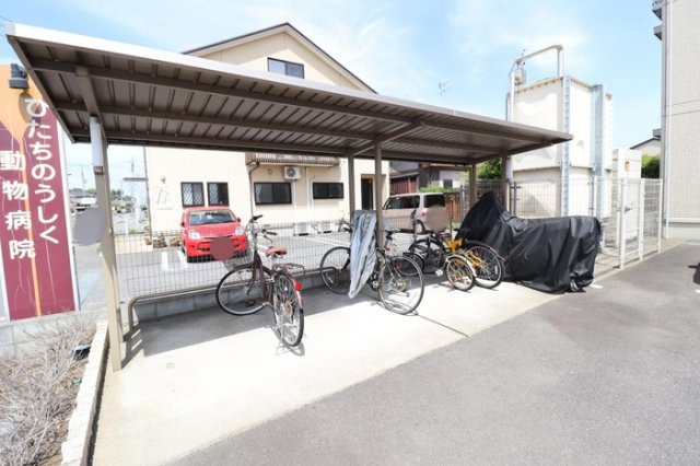 ひたち野Merry.Palのその他共用部分|屋根付きの駐輪場があります。
