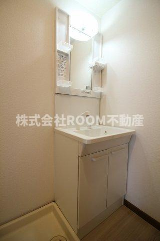 ガーデンR１の独立洗面台|独立洗面台、小物を置くことができて便利です