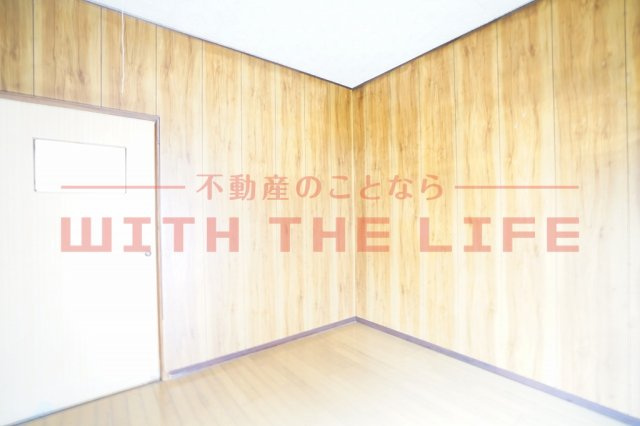 宗崎貸家【キャンペーン対象物件】の洋室|ゆったりした洋室です