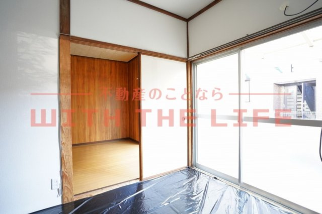 宗崎貸家【キャンペーン対象物件】の内装|明るい室内です