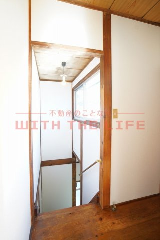 宗崎貸家【キャンペーン対象物件】の内装|明るい色調の室内です