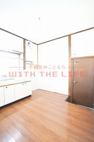 宗崎貸家【キャンペーン対象物件】の居間・リビング|使いやすいリビングです