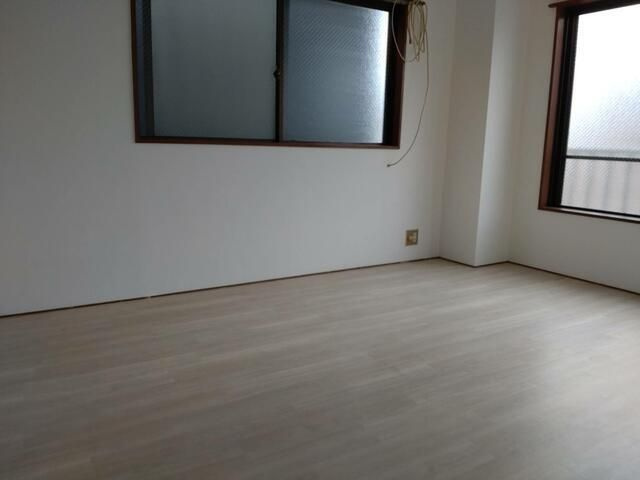 岩井マンションの居間・リビング